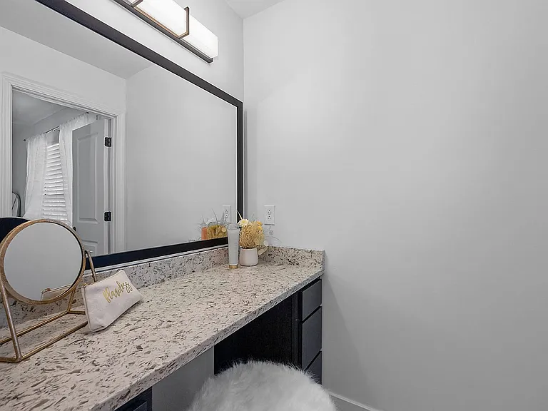 Ivy Hills Living Spaces — Photo 147