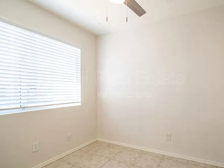 1329 S Mitchell Dr — Photo 9