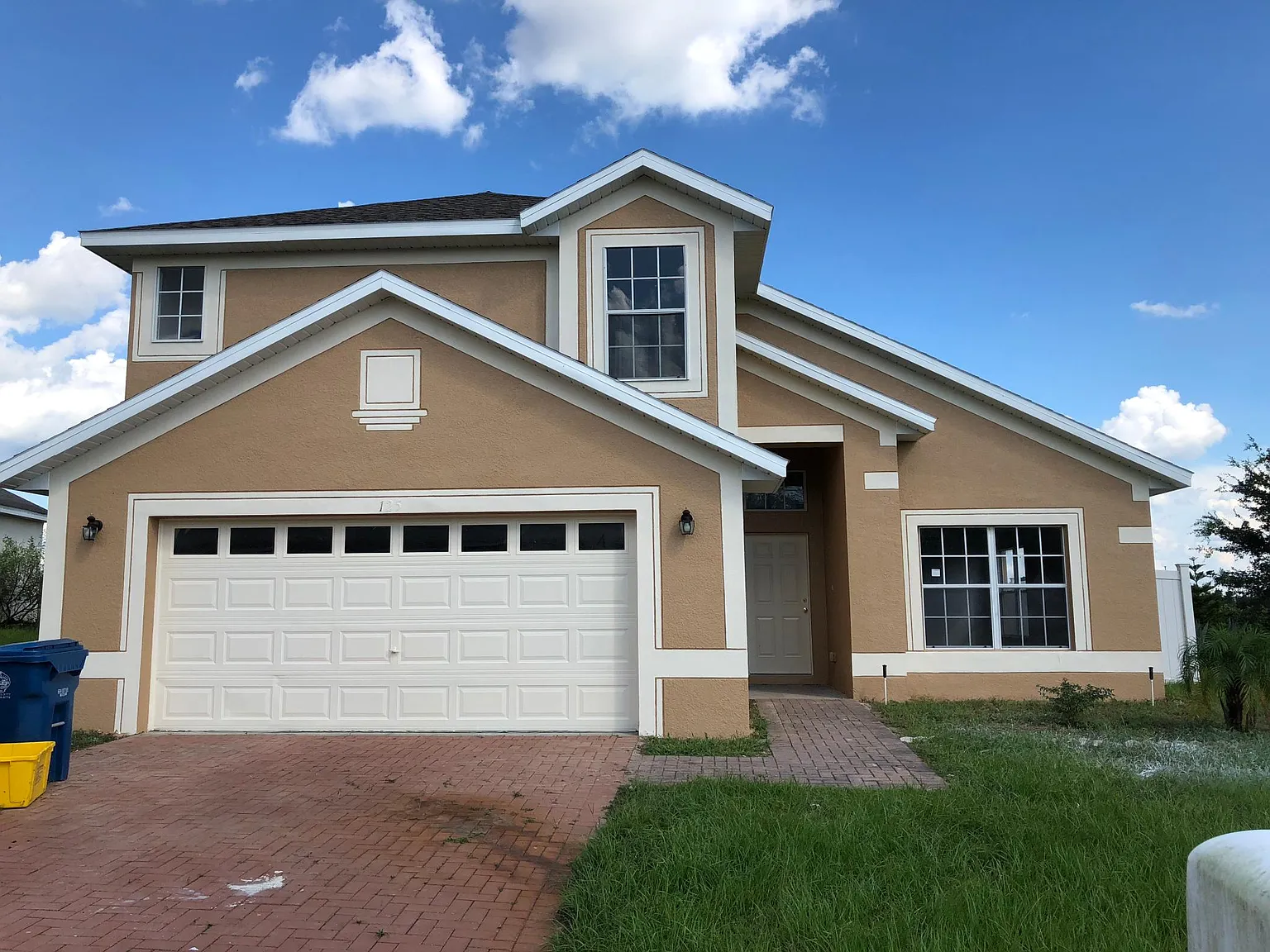 4 bed, 2.5 bath, 2050 sqft, $2,000 — Photo 1