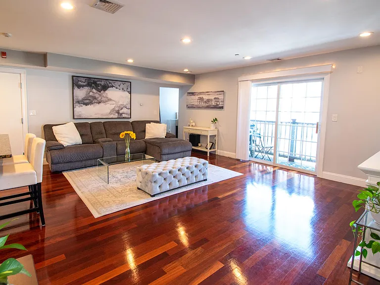 39 Fenton St #5 — Photo 1
