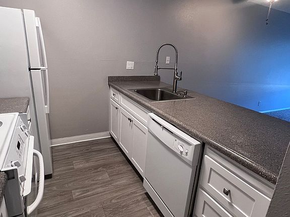 4th image of 2025 28th St APT 219