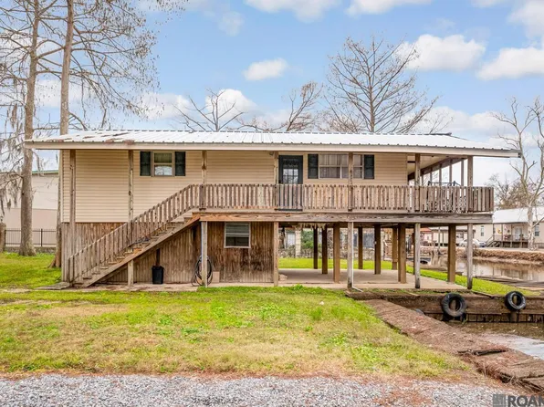 22425 Chinquapin Ave, Maurepas, LA 70449