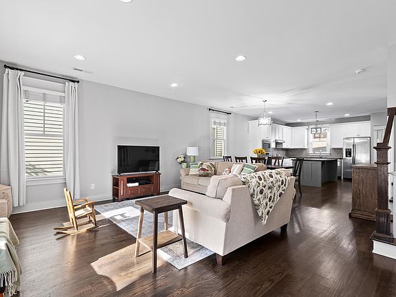 5th image of 517 Mariner Way #7