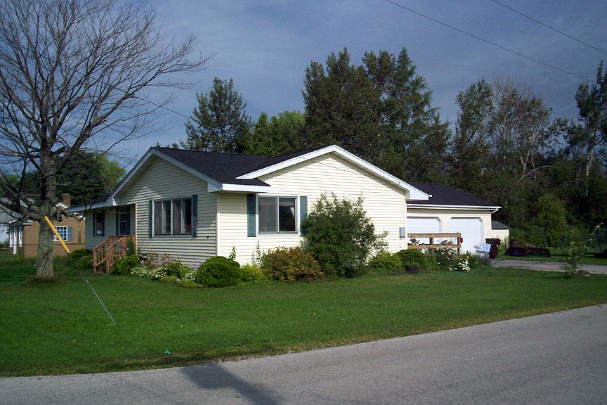 1st image of 820 Arbutus Ave