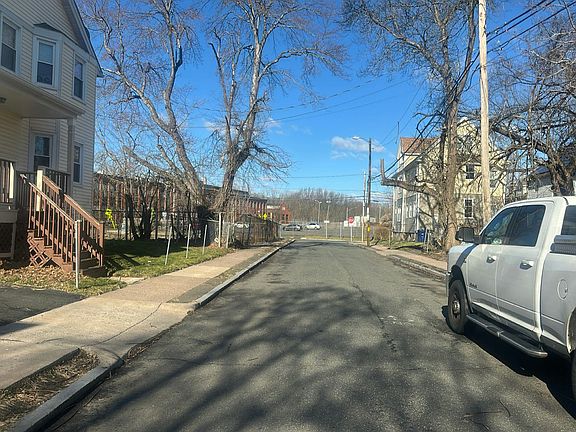 4th image of 45 Harrison Pl