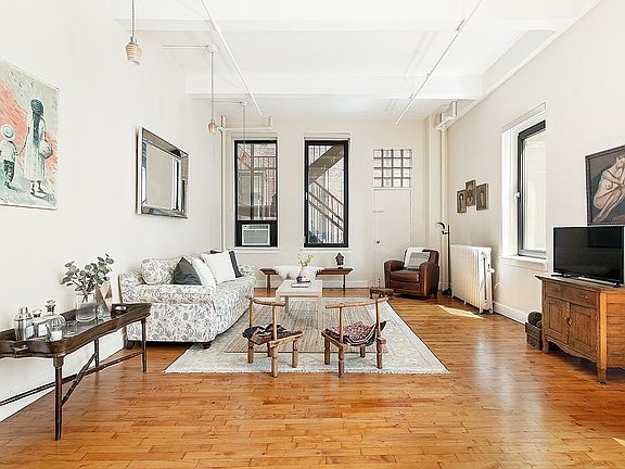 2nd image of 109 W 26th St Room 8B