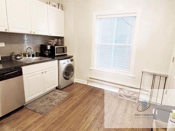 5th image of 2147-51 N Fremont St #2149-1N