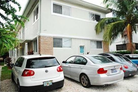 Small 4 unit building