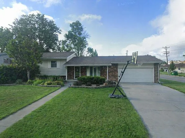 551 W 8th St, Chadron, NE 69337