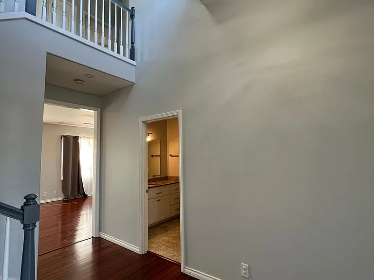 1592 Kingston Way — Photo 9