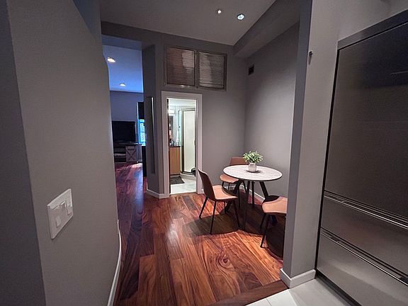 5th image of 408 W Saint Clair Ave APT 425