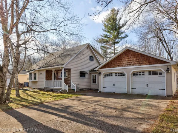 3390 Tulip Dr, Bridgeport, MI 48722