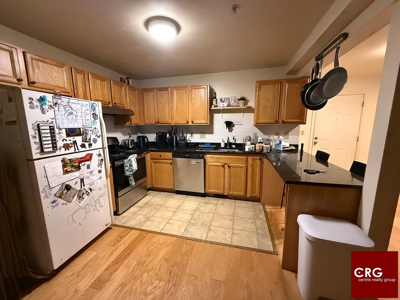 5 bed, 2.5 bath, 9999 sqft, $5,000 — Photo 2