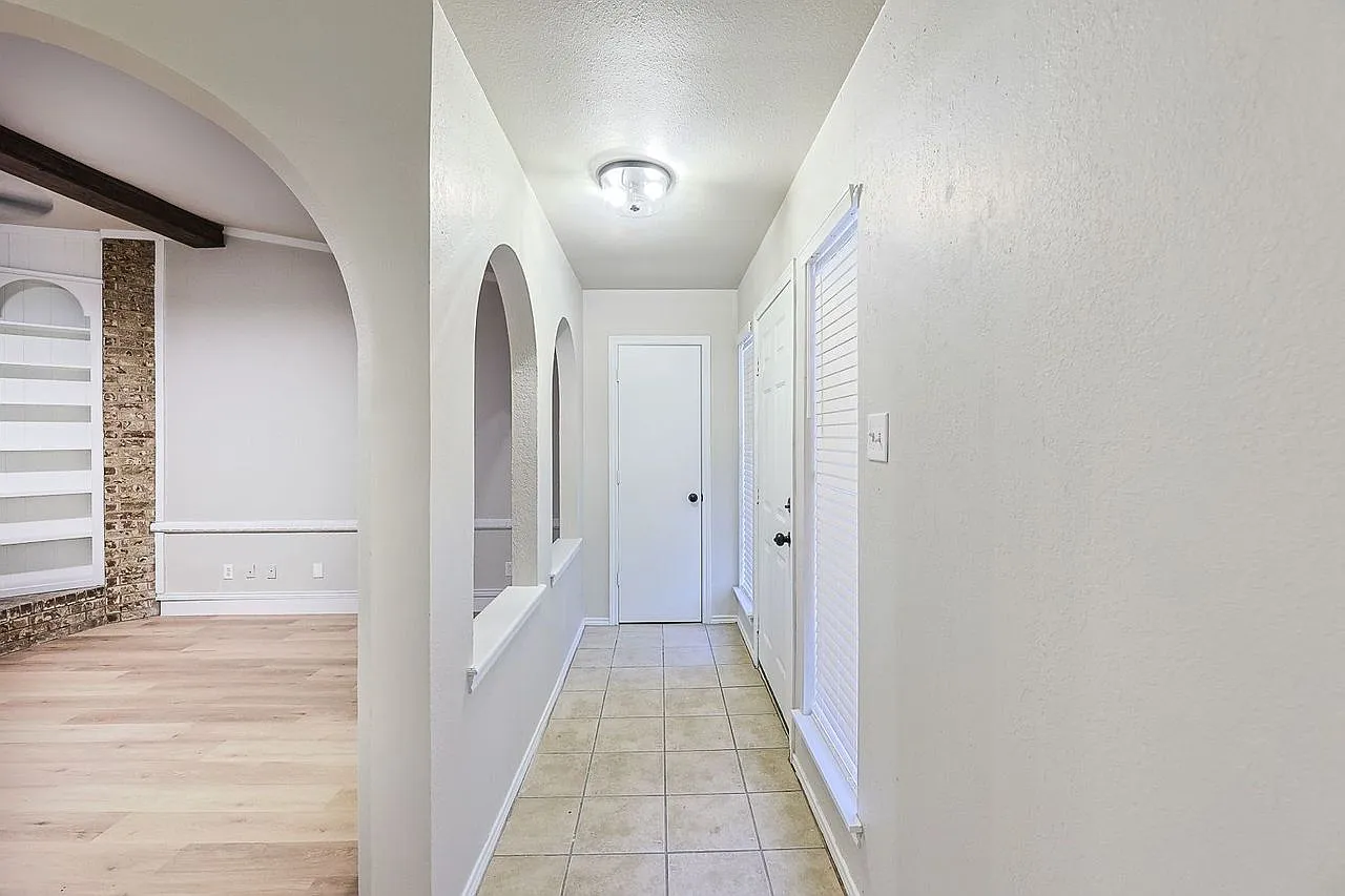 3 bed, 2.0 bath, 1496 sqft, $1,550 — Photo 3