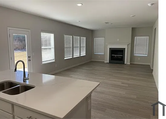 3624 Commodore Ct — Photo 12