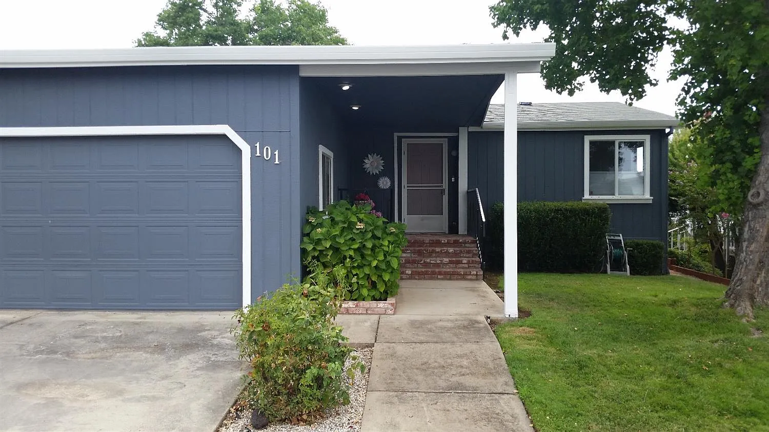101 Richards Dr photo 1