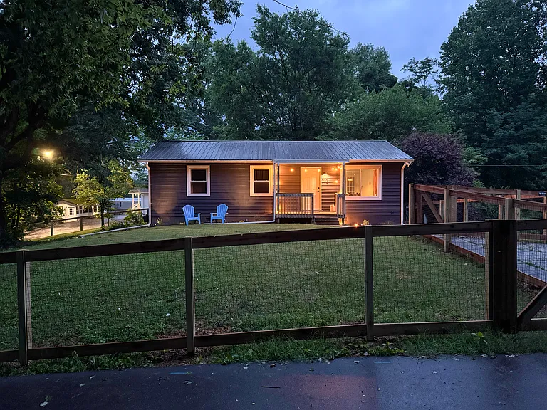 7112 Tipton Ln — Photo 2