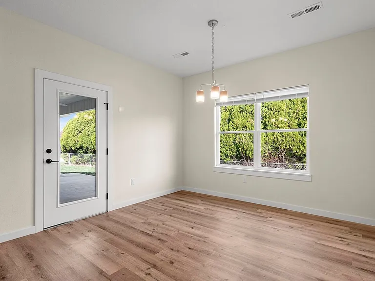 4207 E Eastmoor Dr — Photo 12