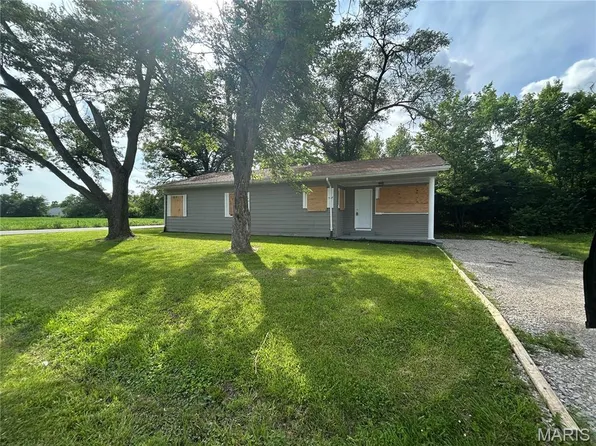 715 Sparks Ave, Cahokia, IL 62206