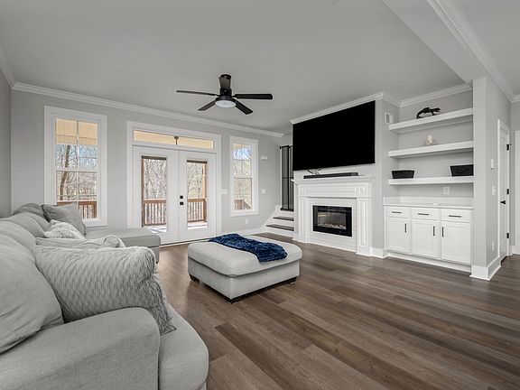 5th image of 2093 Ferry Rd