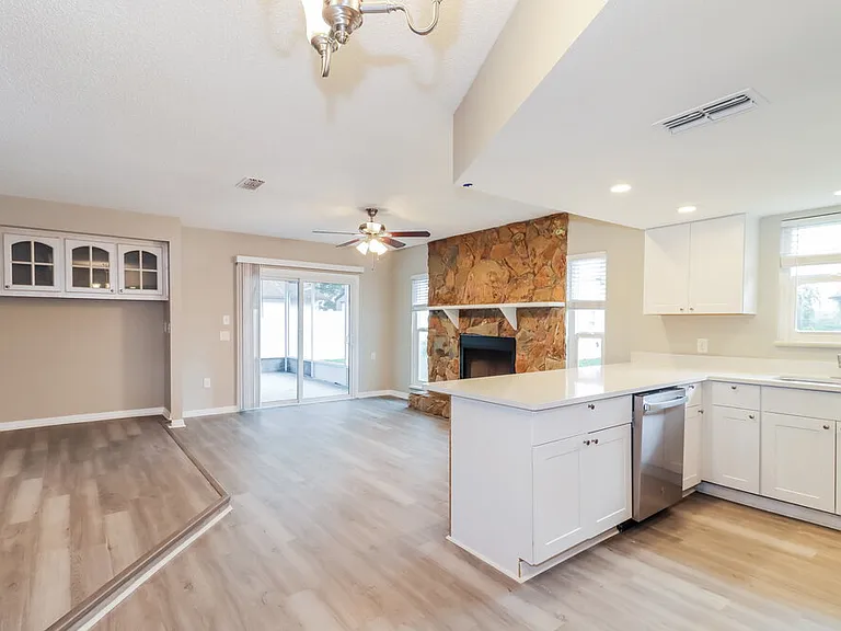 12909 Walnut Tree Ln — Photo 8