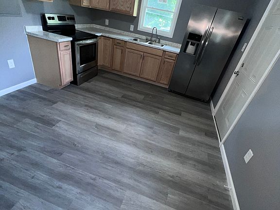 4th image of 1304 Sharpe St