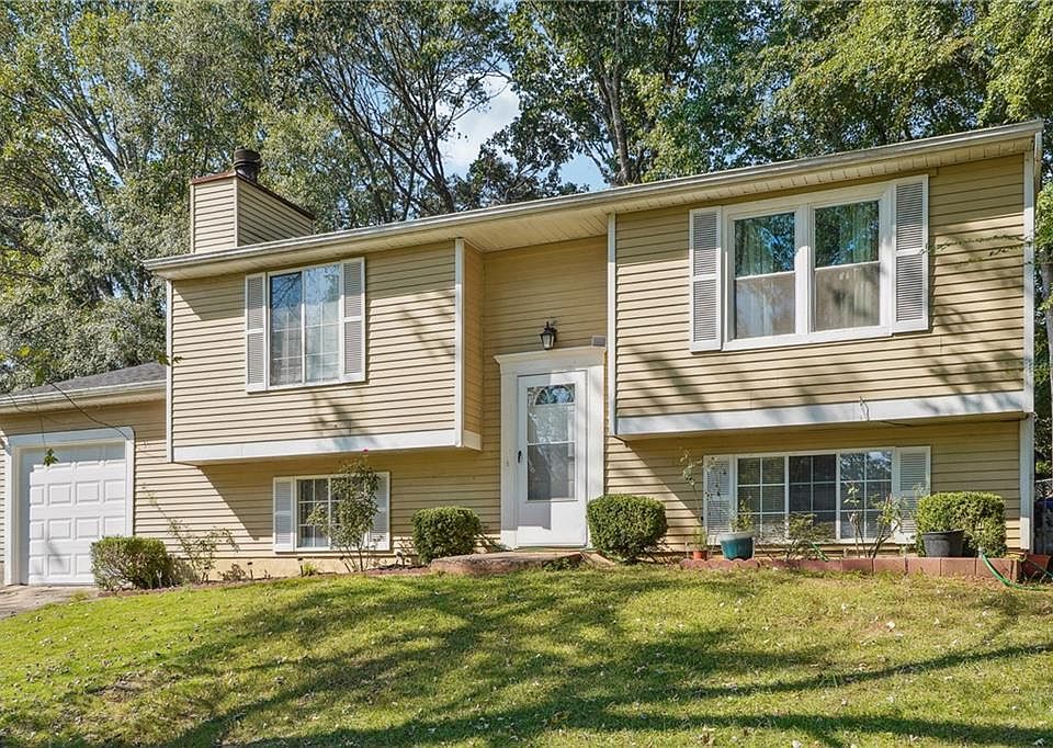 1st image of 110 Worthington Hills Trce