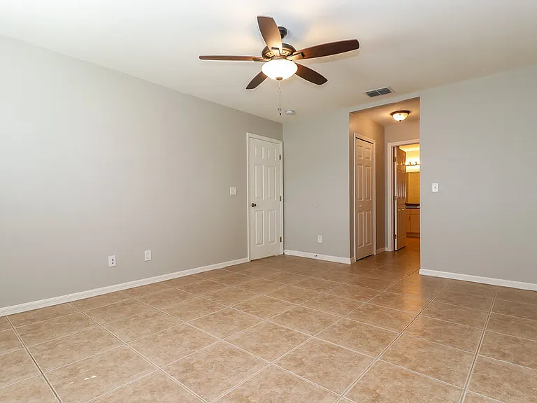 800 SW 8th Pl — Photo 7