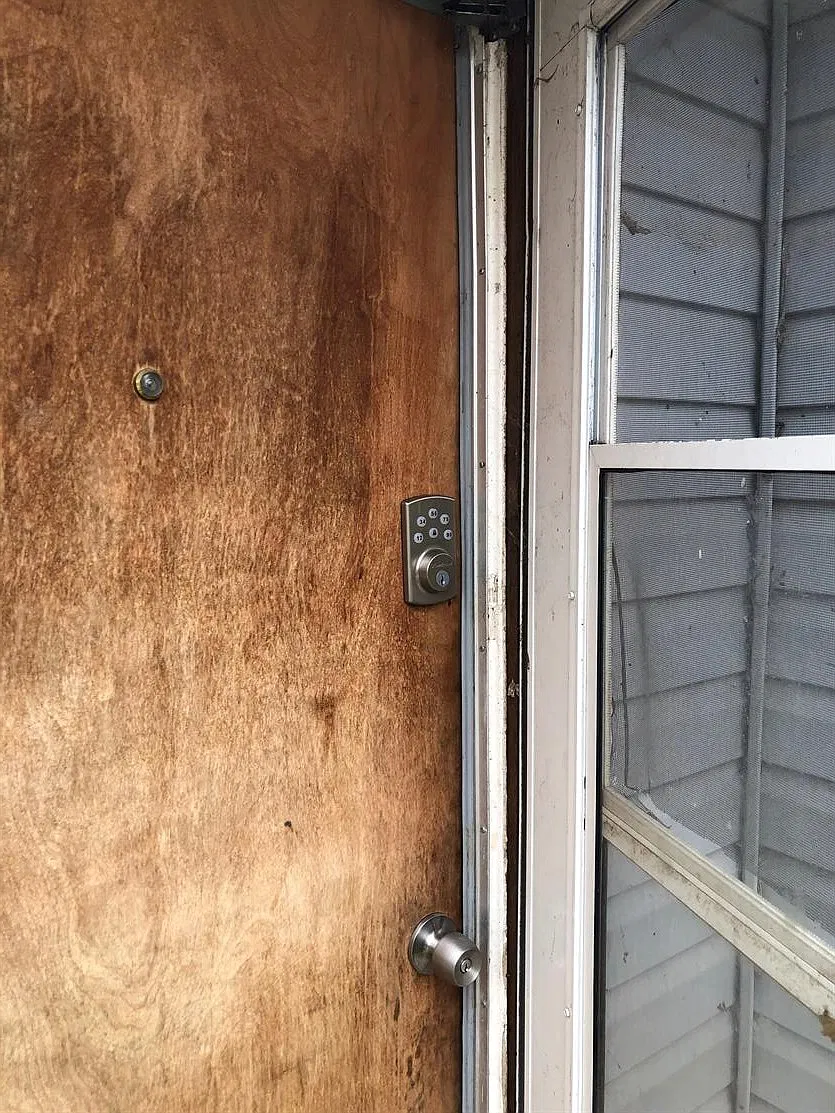 3 bed, 900 sqft, $550 — Photo 1