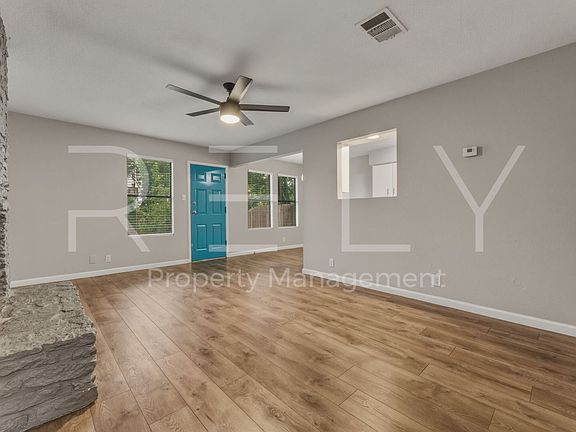 3rd image of 411 Parkhill Cv