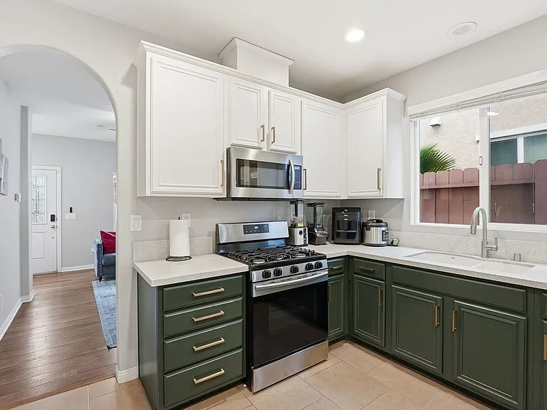 522 Mary Ln — Photo 2