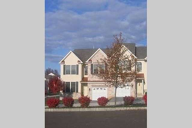 Beautiful Conshy Townhouse in a Cul-de-sac