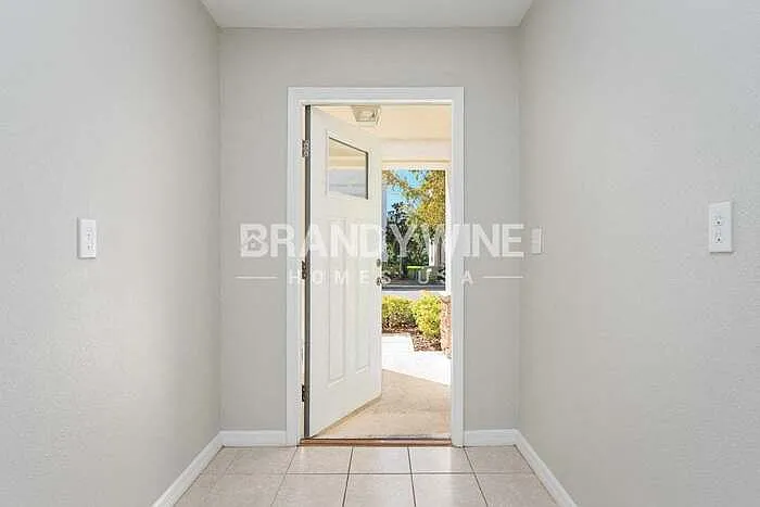 4 bed, 3.0 bath, 1912 sqft, $1,860 — Photo 3