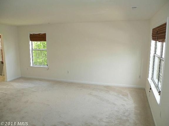 4th image of 211 Westminster Ln