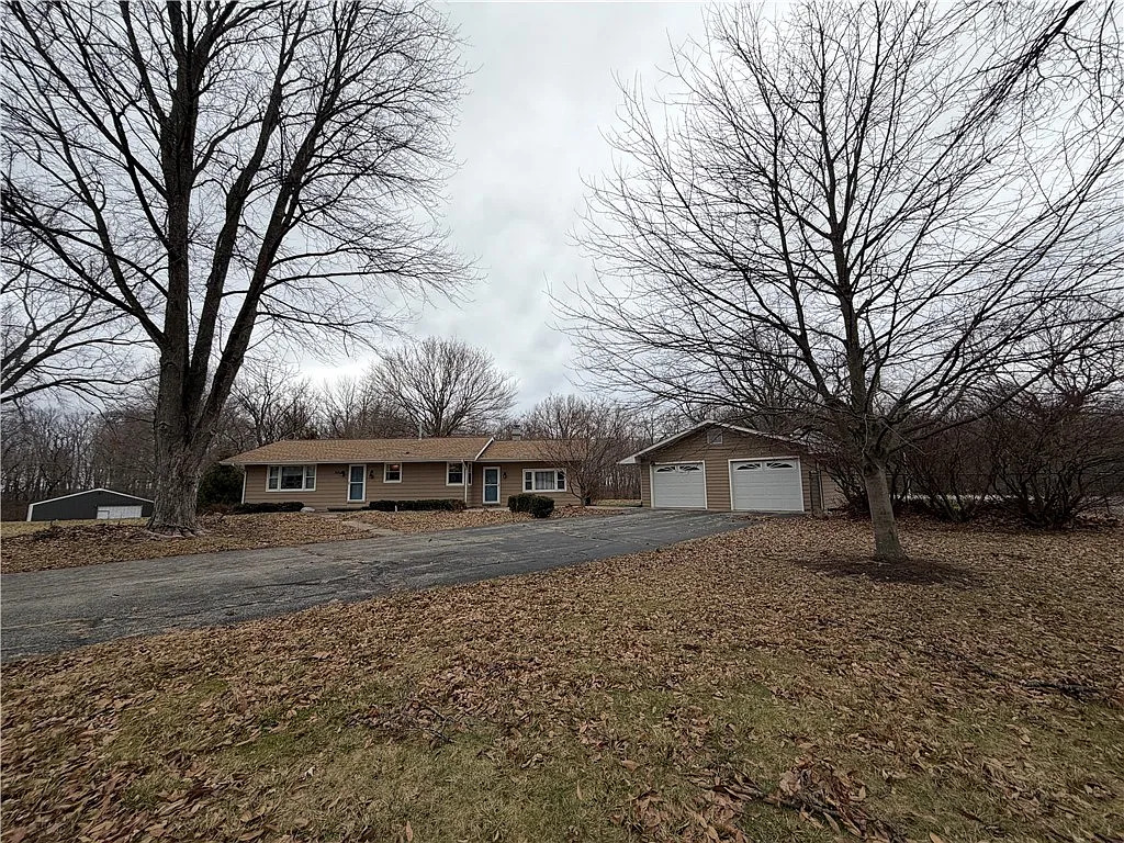 605 Douglas St photo 1