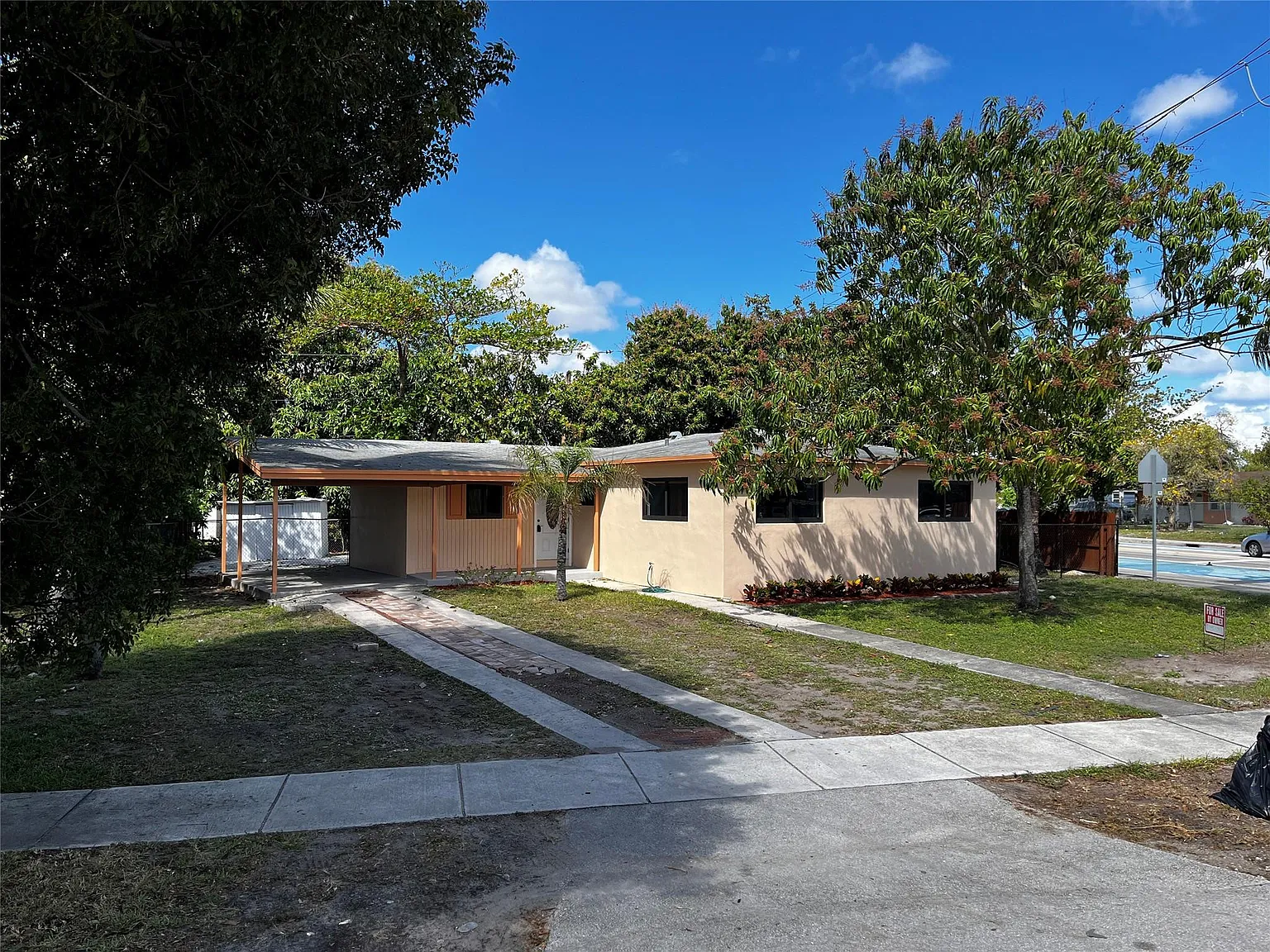 3 bed, 2.0 bath, 1200 sqft, $2,850 — Photo 1
