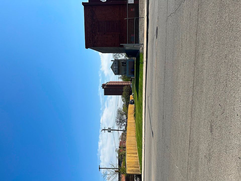 2nd image of 2549 W Madison St