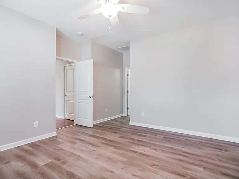 1029 Avondale Dr — Photo 10