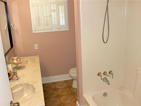 3rd image of 4616 Annunciation St