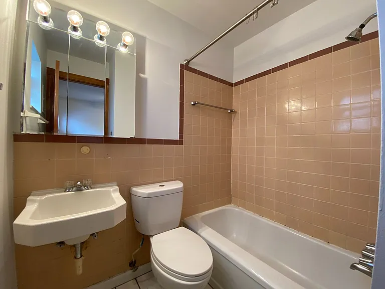 N High St 2232 SSR — Photo 15