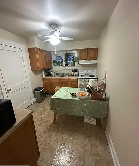 1320B Rowe St — Photo 5
