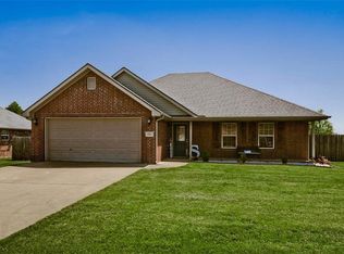 521 Tamarron Dr, Centerton, AR 72719