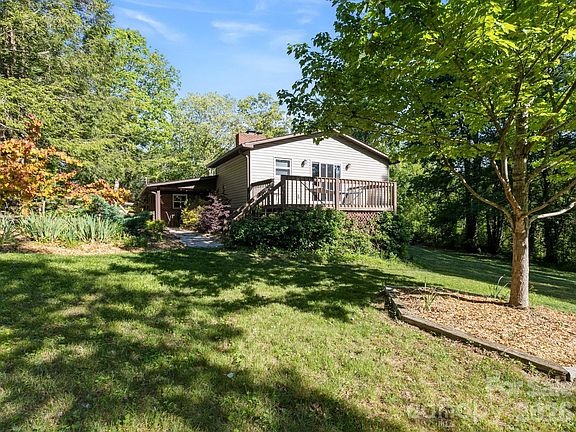 5th image of 97 Columbia Cir