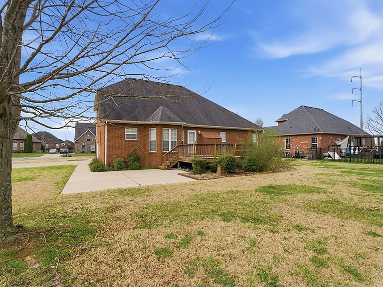 2733 Presley Dr — Photo 38