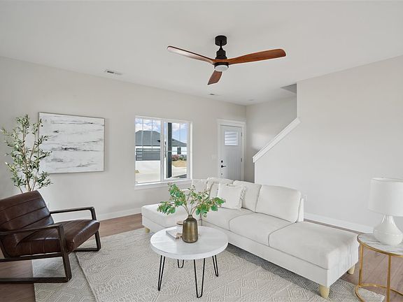 3rd image of 1195 Berkshire Ln