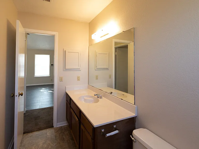 2701 Woodlands Dr — Photo 10