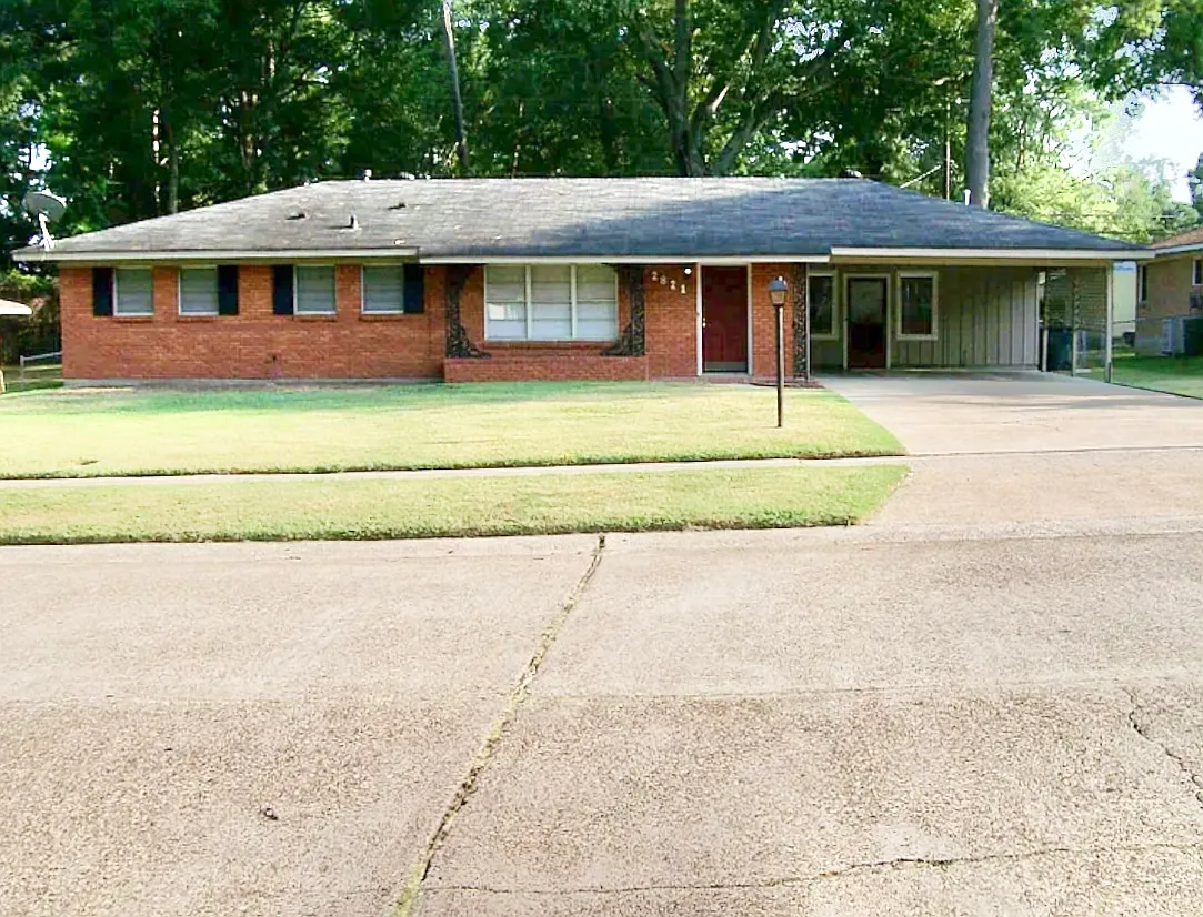 3 bed, 1298 sqft, $1,645 — Photo 1