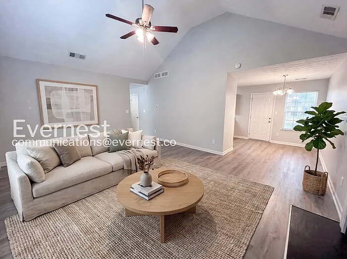 1311 Birch Ct — Photo 3