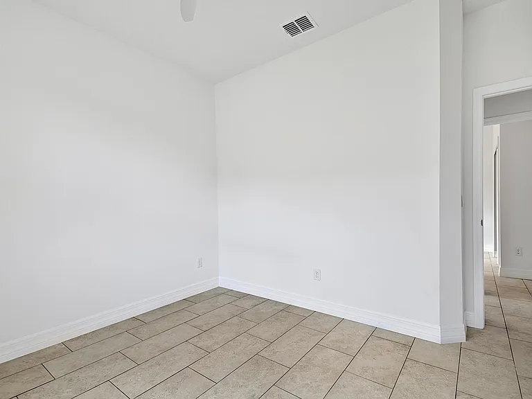14 Ullynn Pl #A — Photo 11
