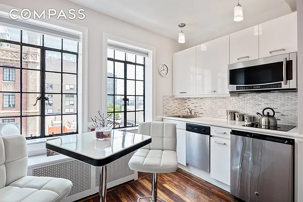 Rented by Compass | media 21